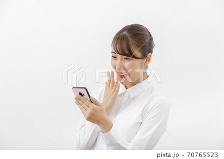 スマホと女性 スマホと女性 70765523