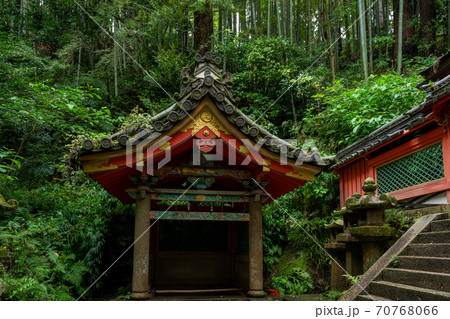 京都府八幡市の石清水八幡宮の摂社で天御中主神をお祀りする『石清水社』を撮影したもの 70768066