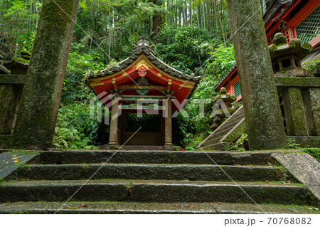 京都府八幡市の石清水八幡宮の摂社で天御中主神をお祀りする『石清水社』を撮影したもの 70768082