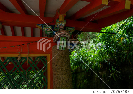 京都府八幡市の石清水八幡宮の摂社で天御中主神をお祀りする『石清水社』を撮影したもの 京都府八幡市の石清水八幡宮の摂社で天御中主神をお祀りする『石清水社』を撮影したもの 70768108
