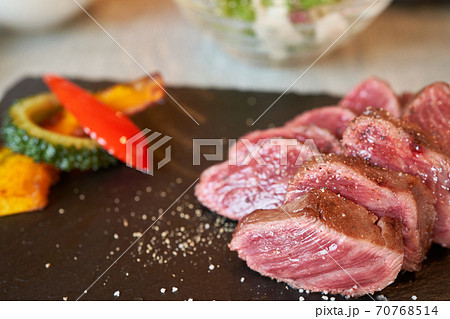 石垣牛の絶品ステーキを岩塩で食べる 石垣牛の絶品ステーキを岩塩で食べる 70768514