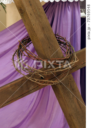 Symbols of the Passion of Jesus, Crown of thorns 70769548