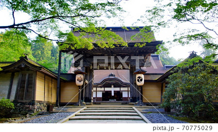 高野山 金剛峯寺 総本山 正門 ( 和歌山県 伊都郡 高野町 ) 高野山 金剛峯寺 総本山 正門 ( 和歌山県 伊都郡 高野町 ) 70775029