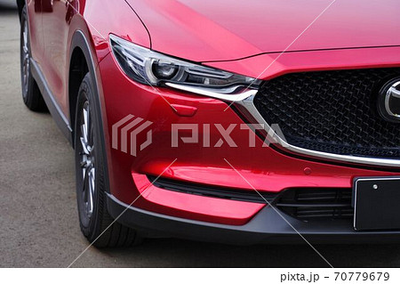 自動車イメージ マツダCX-5のフロント 自動車イメージ マツダCX-5のフロント 70779679