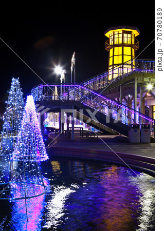 クリスマスのイルミネーション クリスマスのイルミネーション 70780189
