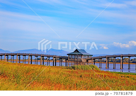津軽冨士見湖に架かる、日本一の木造三連太鼓橋、鶴の舞橋 津軽冨士見湖に架かる、日本一の木造三連太鼓橋、鶴の舞橋 70781879
