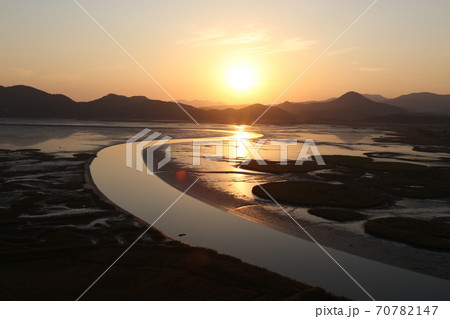 海岸 夕暮れ 海 70782147