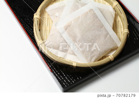 和風出汁の材料、出汁パック 70782179