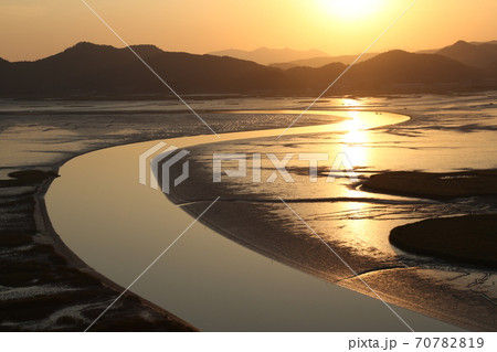 夕日 浜 海岸 70782819