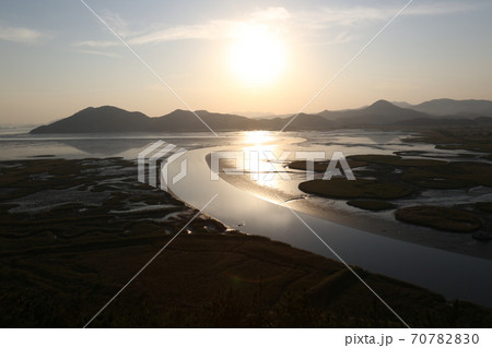 夕暮れ 海 海岸 70782830