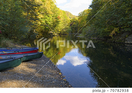 秋の定山渓 舞鶴の瀞（カヌー乗り場） 70782938