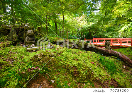 京都大原　三千院　おさな・六地蔵　律川の風景 70783200