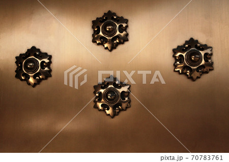 成田山金剛王院新勝寺外扉の装飾留め金 70783761