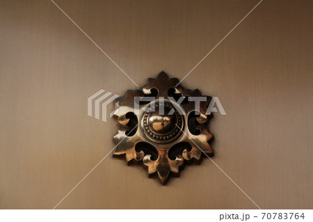 成田山金剛王院新勝寺外扉の装飾留め金 70783764