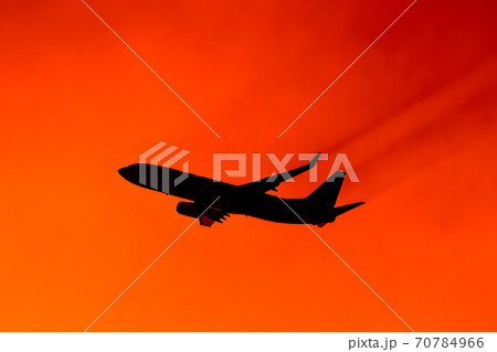 飛行機のシルエット 飛行機のシルエット 70784966