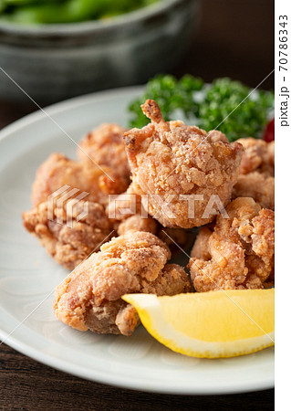 鶏の唐揚げ 鶏の唐揚げ 70786343