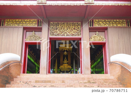 タイの寺院ワット・プラケオ（チェンライ） 70786751
