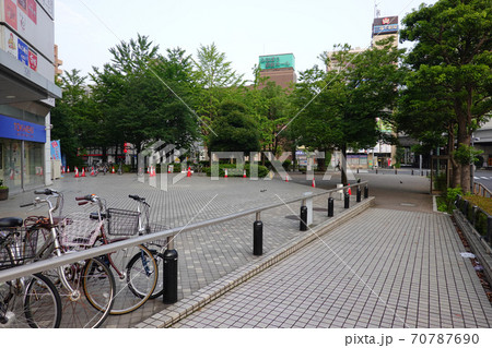 早朝の船堀駅前（東京都） 70787690