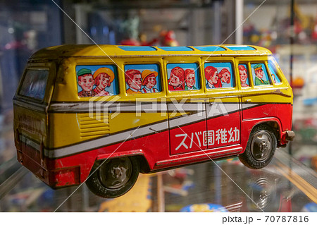 昭和 レトロ ブリキのおもちゃのバスの写真素材