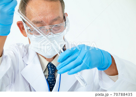 医療イメージ 白衣の男性 医療イメージ 白衣の男性 70788435
