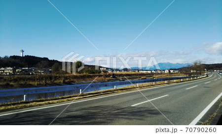 川沿いの道 70790260