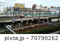 連結して走る2つの新幹線の遠景 70790262