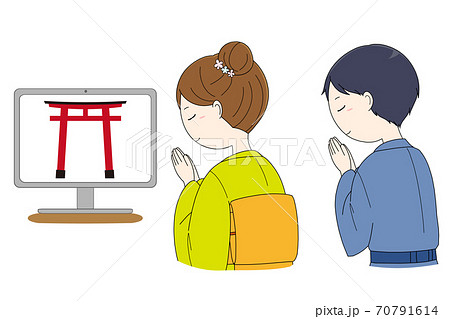 パソコンと手を合わせて祈る男性と女性のリモート参拝の素材セット 70791614