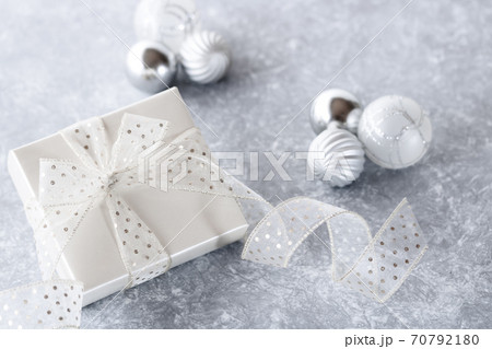 プレゼント プレゼント 70792180