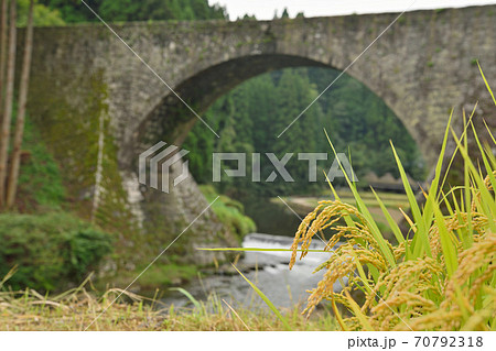 秋の通潤橋 70792318