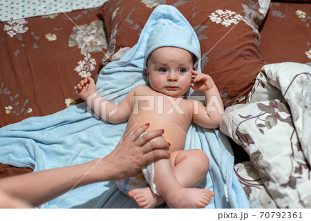 Replacement, dressing a diaper. 70792361