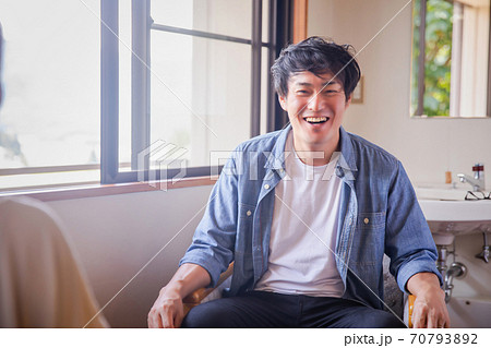 旅行にきた男性 旅行にきた男性 70793892