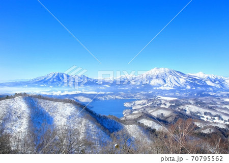 斑尾山より望む野尻湖と北信五岳 70795562