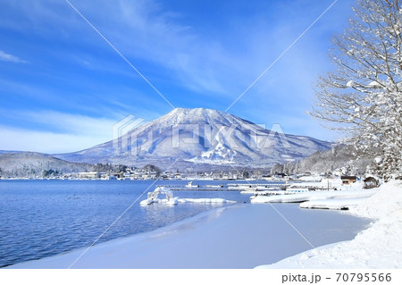 冬の野尻湖と黒姫山 冬の野尻湖と黒姫山 70795566