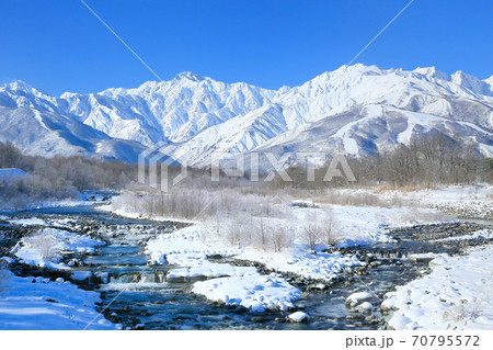 松川と北アルプスの雪景色 松川と北アルプスの雪景色 70795572