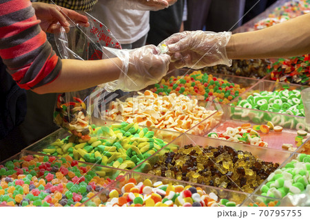 お菓子 キャンディー 砂糖菓子 70795755