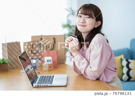 ネットショッピングのイメージ 70796131