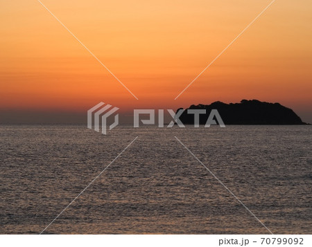 相生市金ヶ崎から見る播磨灘の夜明け 70799092