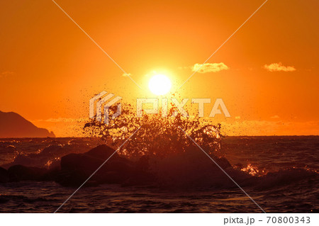 天草・通詞島の夕陽 70800343