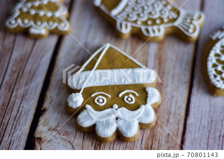 Beautiful variegated decorated homemade Christmas gingerbread on a wooden background 70801143