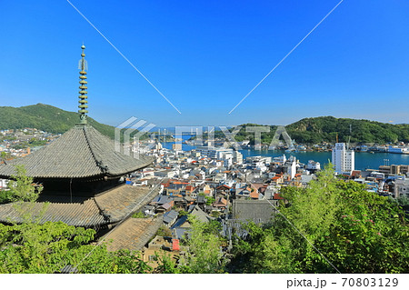 【広島県】天寧寺（三重塔）と尾道の町並み 70803129