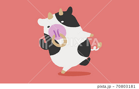 笑顔で走るかわいい牛のイラストのイラスト素材