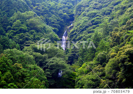 鳴滝・徳島の隠れた名所、剣山へ向かう国道沿いから眺める三段の美しい名瀑、鳴滝・徳島県つるぎ町(8) 鳴滝・徳島の隠れた名所、剣山へ向かう国道沿いから眺める三段の美しい名瀑、鳴滝・徳島県つるぎ町(8) 70803479