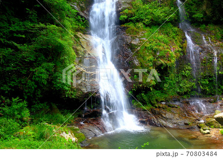 鳴滝・徳島の隠れた名所、剣山へ向かう国道沿いに現れる三段の美しい名瀑、鳴滝・徳島県つるぎ町(5) 70803484