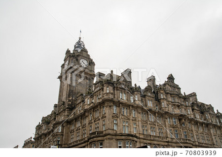 スコットランドエジンバラの街並み 歴史的な石造りの建物 スコットランドエジンバラの街並み 歴史的な石造りの建物 70803939