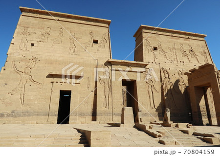 エジプトの風景、ナイル川流域のイシス神殿(Temple of Isis in Egypt) 70804159