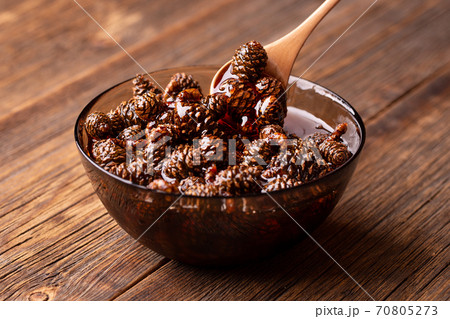 Pine cone jam. 70805273