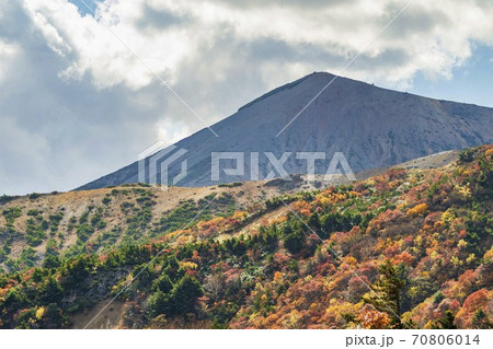 秋の磐梯吾妻スカイラインの風景 紅葉 福島県福島市 秋の磐梯吾妻スカイラインの風景 紅葉 福島県福島市 70806014