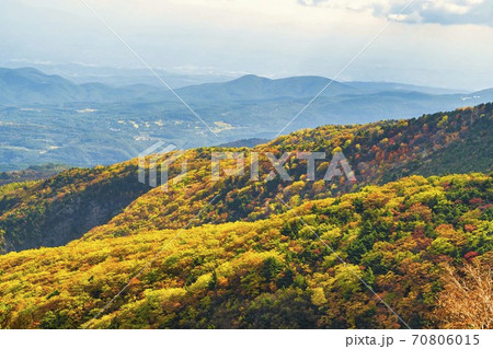 秋の磐梯吾妻スカイラインの風景 紅葉 福島県福島市 秋の磐梯吾妻スカイラインの風景 紅葉 福島県福島市 70806015