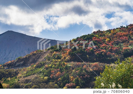 秋の磐梯吾妻スカイラインの風景　紅葉　福島県福島市 70806040