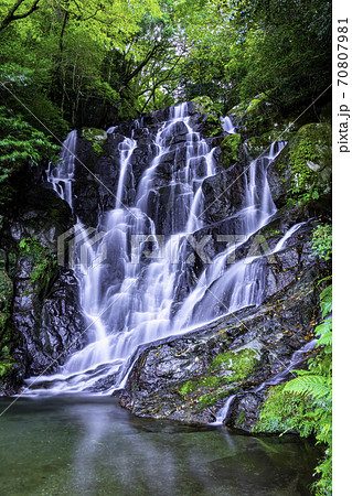 糸島の人気スポット 美しい白糸の滝 福岡県糸島市 の写真素材